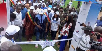 Boké-Sports: Remise du Stade de l’amitié de Kamsar par le ministre Béa Diallo de la Jeunesse et des Sports