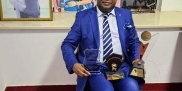 Guinée-Show biz: Le PDG de la Fondation MAFAC raffle le Prix de Reconnaissance pour l’année 2023 de la structure « Agence Référence Communication (ARCOM) »