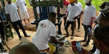 Boké-Economie: La Société UMS offre des machines pour la fabrication de briques et de dallettes à sept (07) groupements de la région