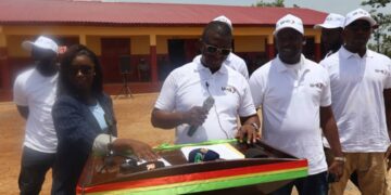 Boké: La Fondation Wazni et UMS célèbrent l’achèvement du grand plan de rénovation des 11 écoles primaires de la Commune urbaine