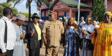 Boké-Culture: Le Ministre Moussa Moïse offre des titres de prise en charge sanitaire à six (06) artistes de Kakandé 